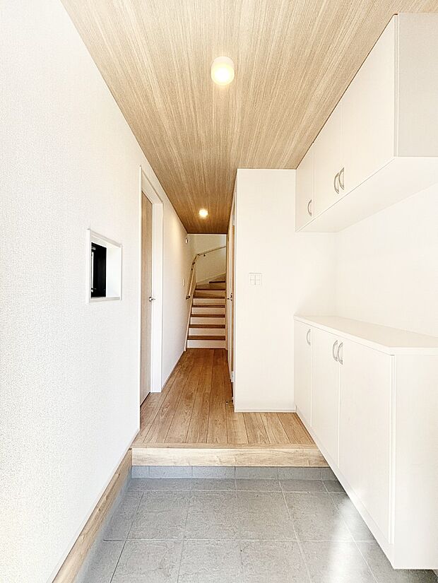 いつもきれいにしておきたい玄関ですね。