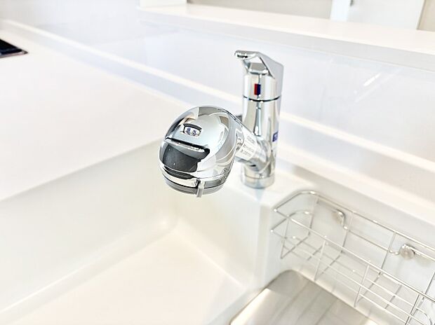 いつでも清潔なおいしいお水を。一つの水栓で水道水と浄水を使い分け。