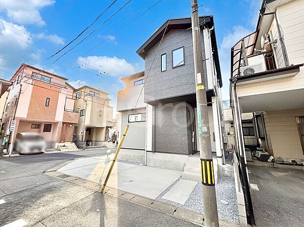 洗練された外観、上質な住空間が広がる室内は永く安心して過ごせる住居です。