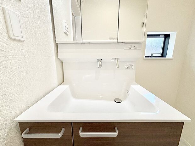 ハンドシャワー付き！使いやすい洗面台。