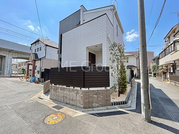 角地なので日当たりも良く、お家が堂々として見えます。