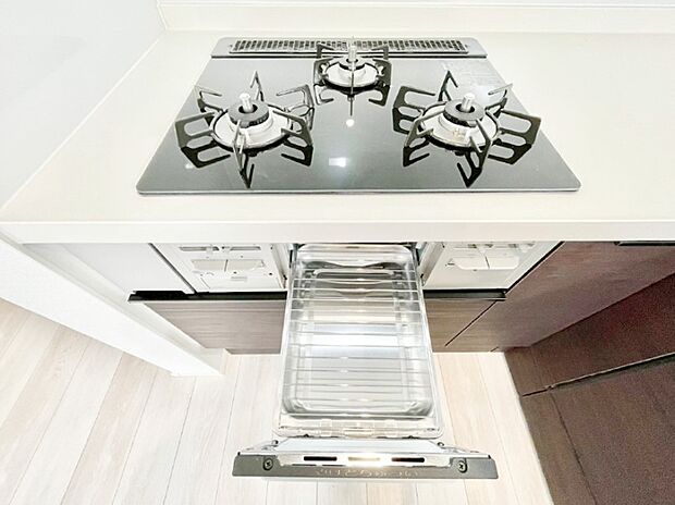 毎日のお料理に大活躍!3口コンロ・グリル付きのビルトインコンロ。