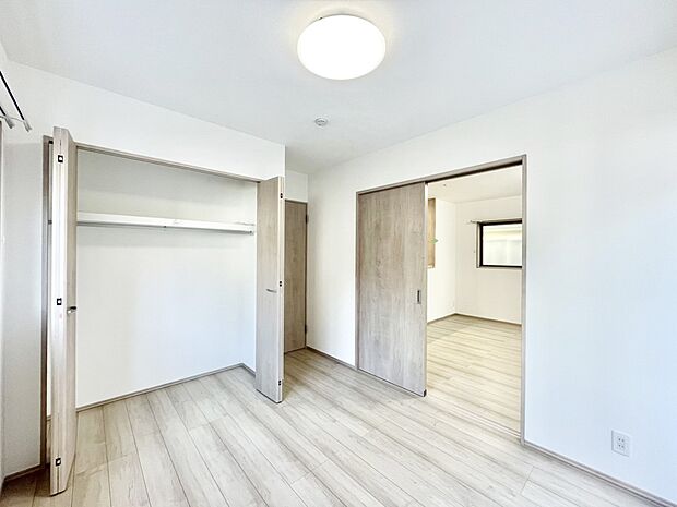 リビング隣接の洋室は目が届きやすいので子供部屋としてもお使いいただけます。