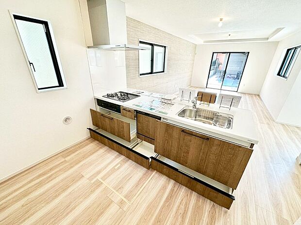 使いやすさを優先したスライド式収納タイプ!