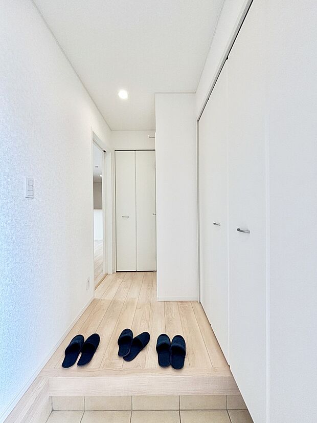 明るい玄関はお客様をお出迎えするのにぴったりです!