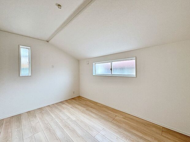 2面採光で気持ちよく自然光が取り入れられるのでお子様のお部屋にもピッタリ