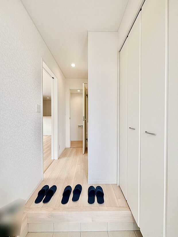 いつもきれいにしておきたい玄関ですね。