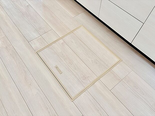 床下収納付き!日用品・非常用品の収納にも大活躍。