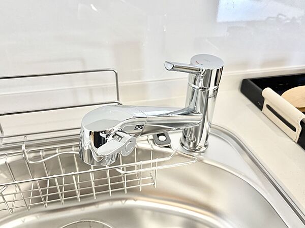 いつでも清潔なおいしいお水を。一つの水栓で水道水と浄水を使い分け。