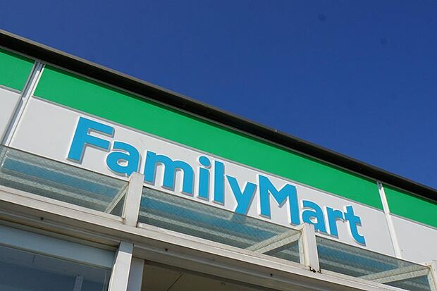コンビニ 700m ファミリーマート 川越安比奈親水公園前店