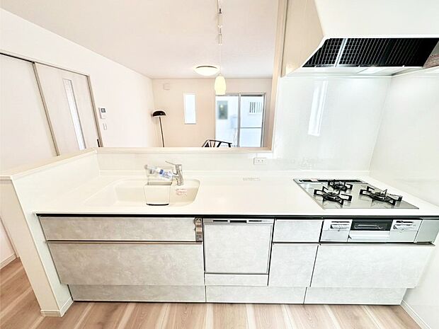 広々とした使い勝手の良いキッチンで日々のお料理も楽しくなりそう