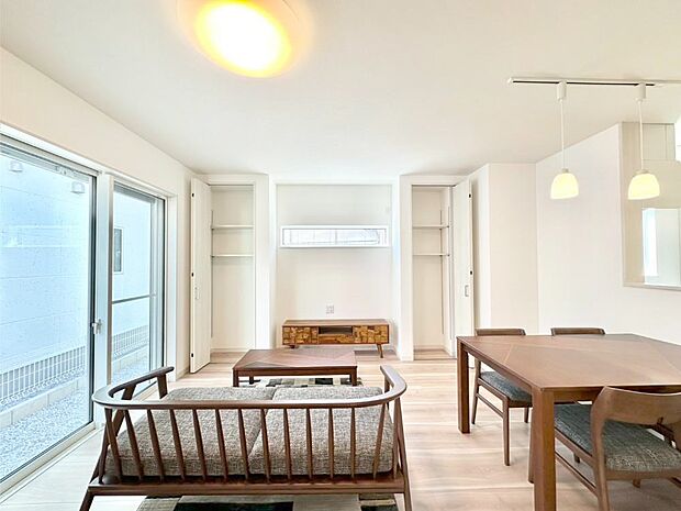 家族団らんの時間も増えそうなくつろぎのLDK。うれしい収納付き。