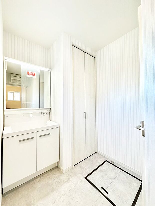 ゆとりの洗面スペースで朝の身支度もラクラク