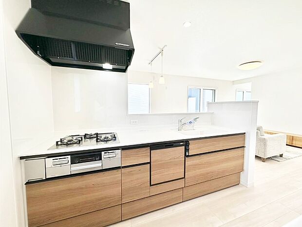 ご家族の会話弾む対面キッチン。お料理中のパパママもご家族と過ごす時間が増えそう!