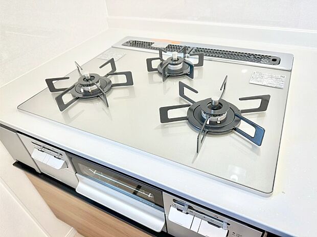 ガスコンロはSiセンサー搭載。火力調節や焦げ付き・消し忘れも防いでくれます。