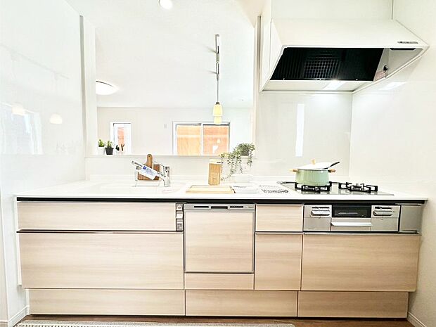 リビングで遊ぶお子様を見守りながらお料理ができる対面キッチン