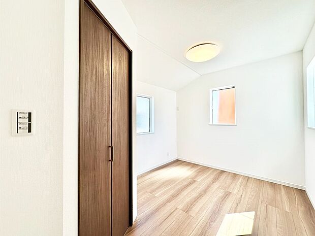 2面採光で気持ちよく自然光が取り入れられるのでお子様のお部屋にもピッタリ