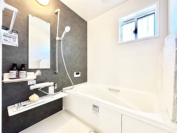 落ち着いた雰囲気でゆっくりお寛ぎいただけるバスルーム