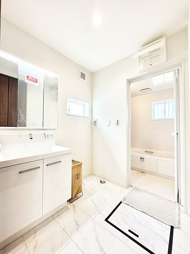 清潔感のある快適空間です。毎日の身支度も気持ち良くお使い頂けます。