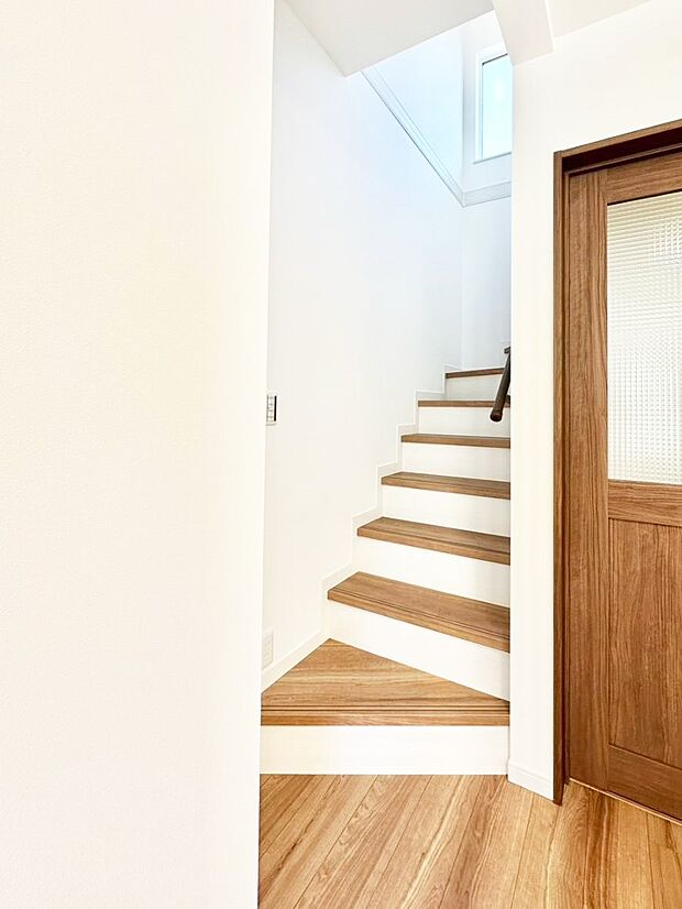 リビング階段が家族の笑顔と会話をつないでくれます