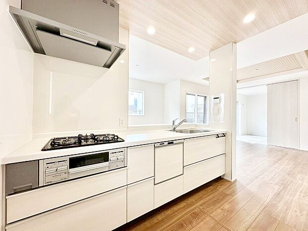 広々とした使い勝手の良いキッチンで日々のお料理も楽しくなりそう