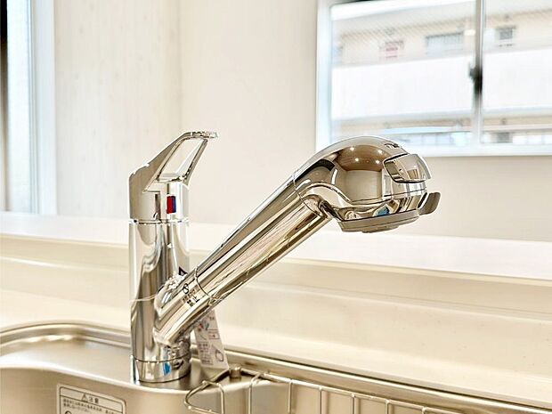 いつでも清潔なおいしいお水を。一つの水栓で水道水と浄水を使い分け。