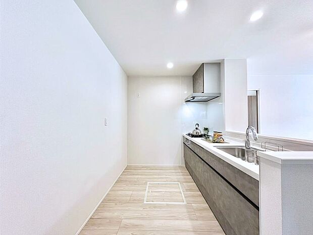 料理をしながらご家族との会話を楽しめる対面カウンターキッチン