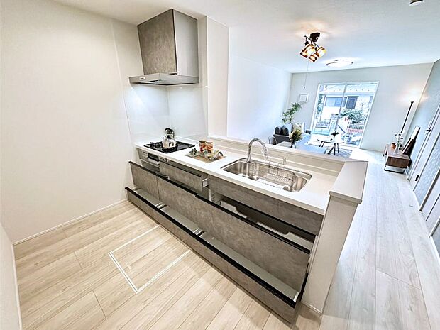 使いやすさを優先したスライド式収納タイプ!