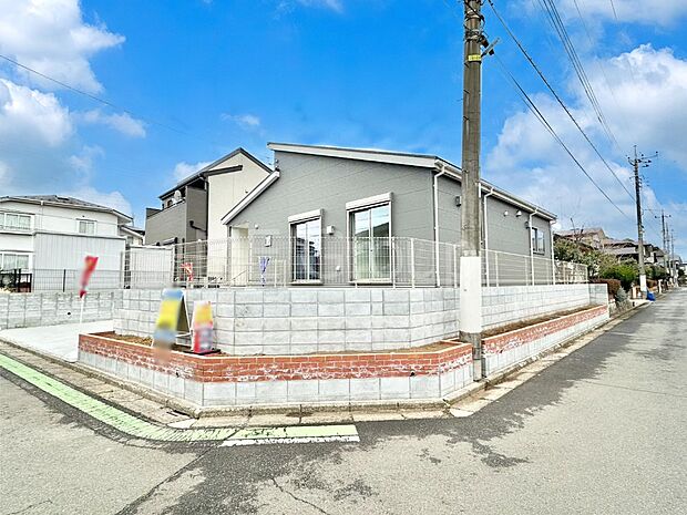 洗練された外観、上質な住空間が広がる室内は永く安心して過ごせる住居です。