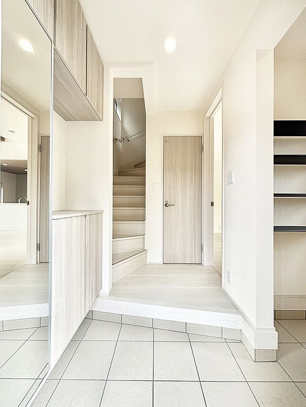 家族の帰宅やお客様をあたたかく迎える玄関