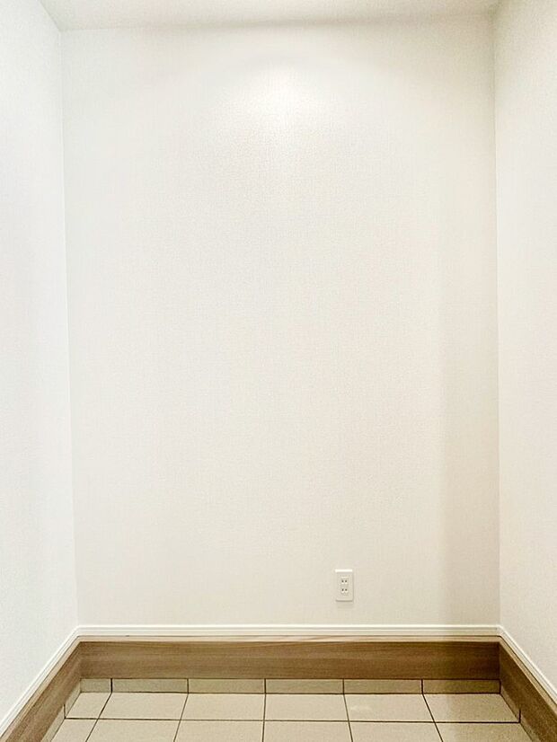 ベビーカーやアウトドア用品もスッキリ収納できるSIC付きです。