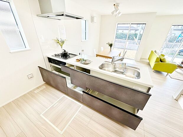 使いやすさを優先したスライド式収納タイプ!