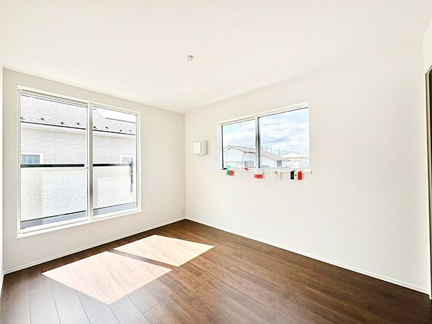 明るいバルコニーサイドに洋室を設置。目覚めの良い寝室に。