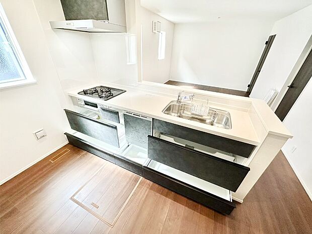 使いやすさを優先したスライド式収納タイプ!