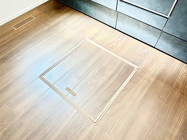 床下収納付き!日用品・非常用品の収納にも大活躍。