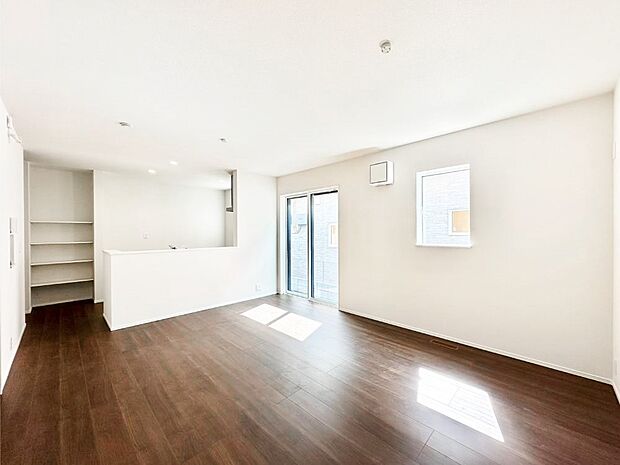 日当たりの良いリビング。お気に入りのグリーンを飾れば更に心地よさがアップ!