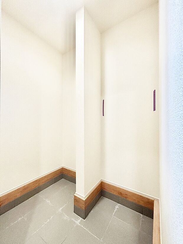 たっぷりの収納力を備えた土間収納付きの玄関