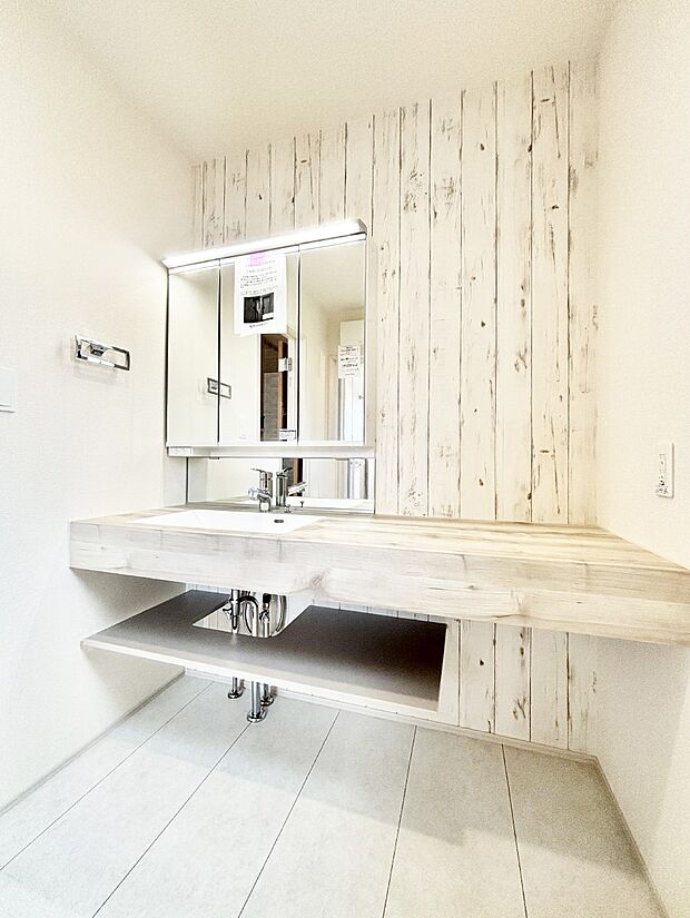 収納力と機能性に優れた洗面化粧台