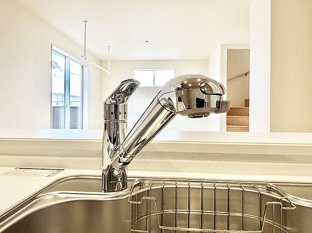 いつでも清潔なおいしいお水を。一つの水栓で水道水と浄水を使い分け。