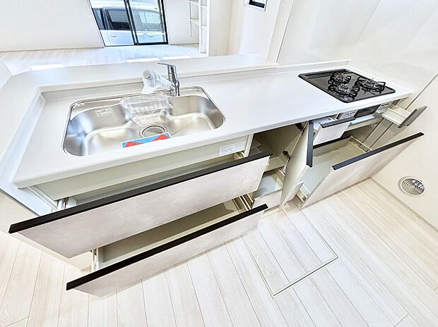 使いやすさを優先したスライド式収納タイプ!