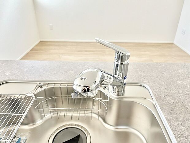 いつでも清潔なおいしいお水を。一つの水栓で水道水と浄水を使い分け。