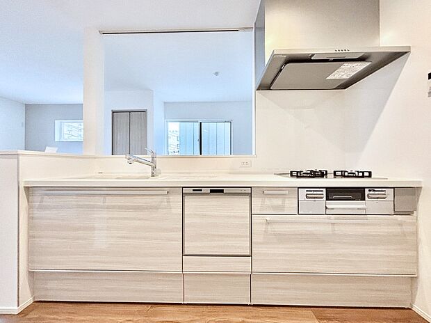 リビングで遊ぶお子様を見守りながらお料理ができる対面キッチン