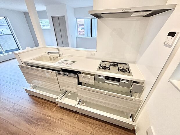 使いやすさを優先したスライド式収納タイプ!