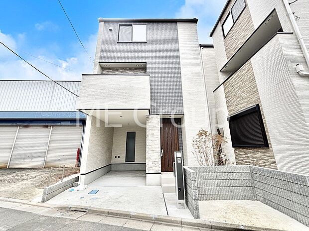 洗練された外観、上質な住空間が広がる室内は永く安心して過ごせる住居です。