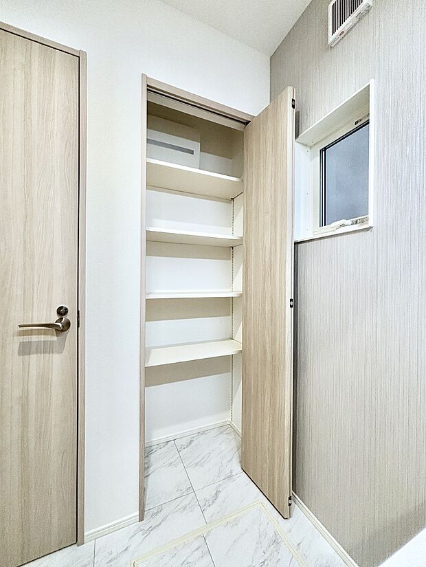 洗面所収納は洗剤のストックやタオルなどの収納に便利です。