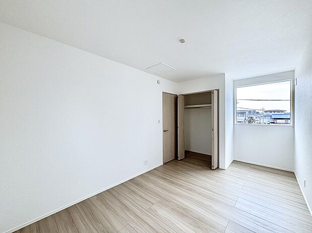 使いやすい形でベットや家具の置き方にも困ることもありません。