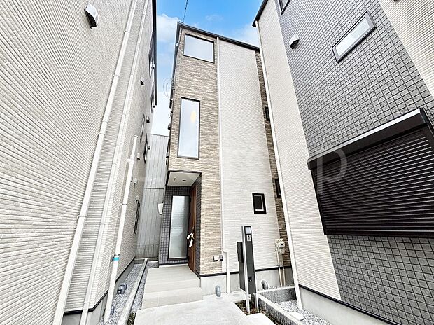 洗練された外観、上質な住空間が広がる室内は永く安心して過ごせる住居です。