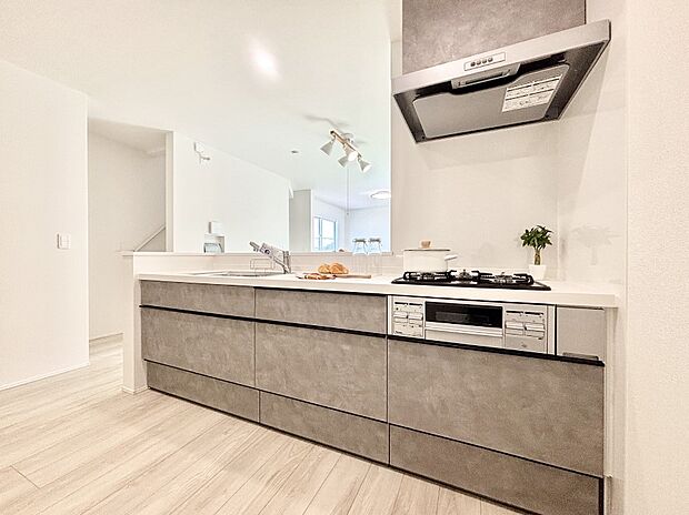 料理をしながらご家族との会話を楽しめる対面カウンターキッチン