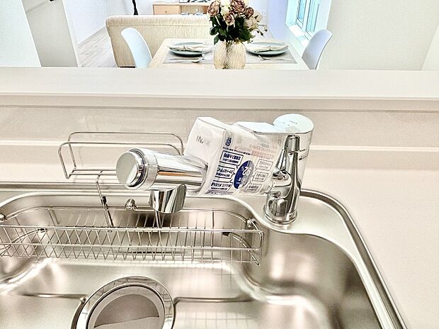 いつでも清潔なおいしいお水を。一つの水栓で水道水と浄水を使い分け。