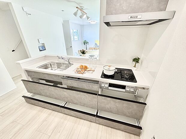 使いやすさを優先したスライド式収納タイプ!